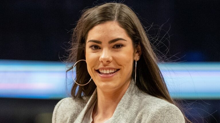 Meet Kelsey Plum Sister Kaitlyn And Lauren, Siblings